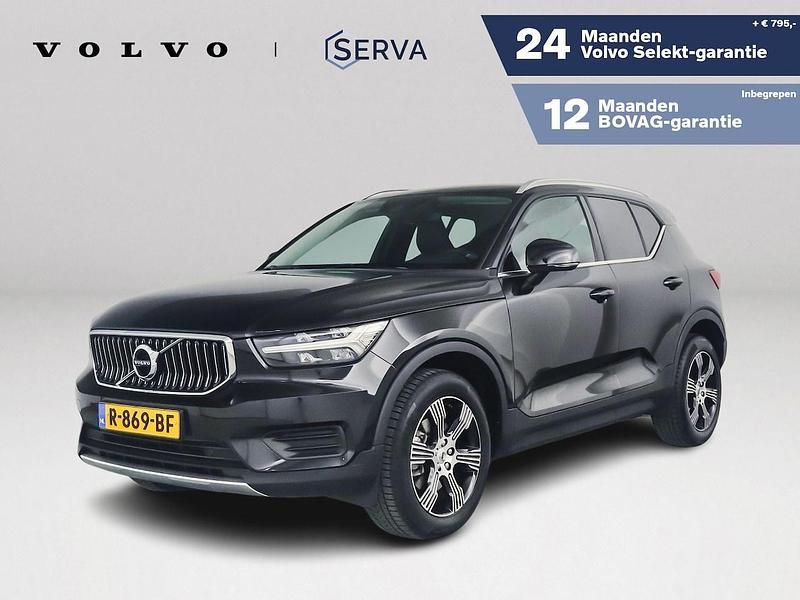 Zwart Gebruikt 2022 Volvo XC40 Inscription SUV | € 34.995 (Super prijs) - Afbeelding 1/4
