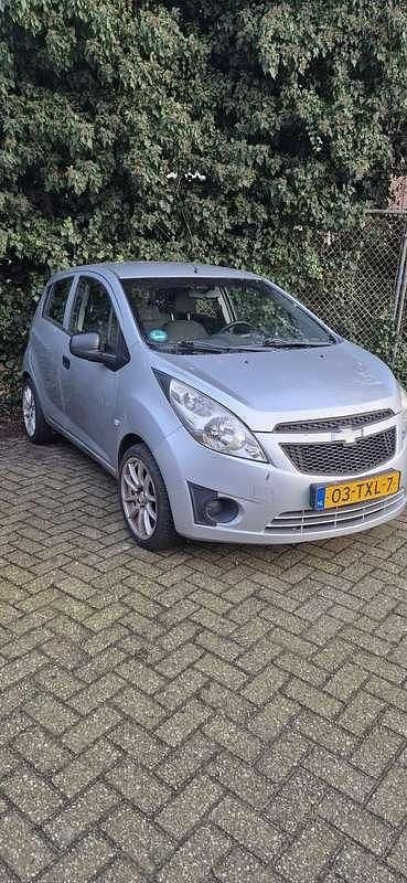 Zilver Occasion 2012 Chevrolet Spark LS Hatchback | € 900 (Super prijs) - Afbeelding 1/4