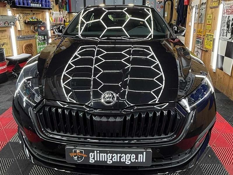 Zwart Occasion 2021 Skoda Octavia Sport Sedan | € 19.250 (Eerlijke prijs) - Afbeelding 1/4