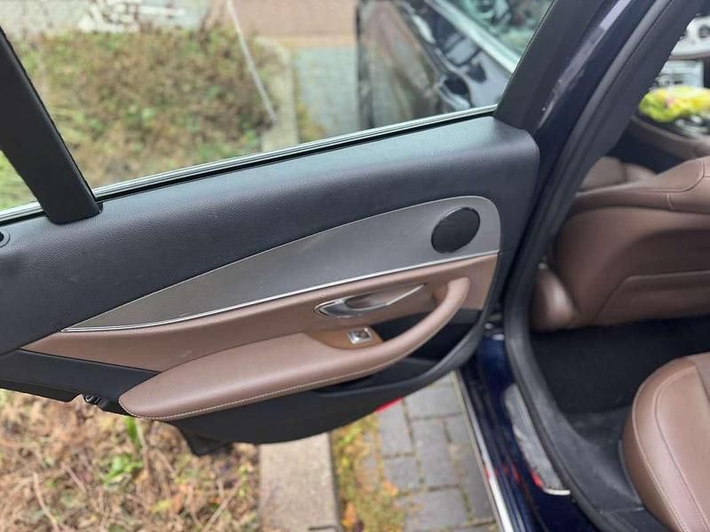 Blauw Gebruikt 2019 Mercedes E300 Premium Sedan | € 19.500 - Afbeelding 1/4