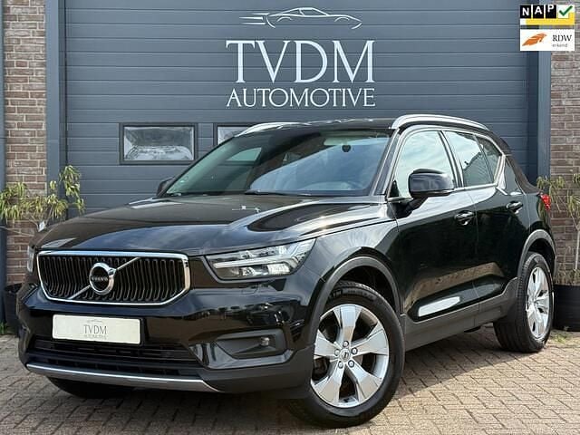 Zwart Gebruikt 2021 Volvo XC40 Momentum SUV | € 26.495 (Super prijs) - Afbeelding 1/4