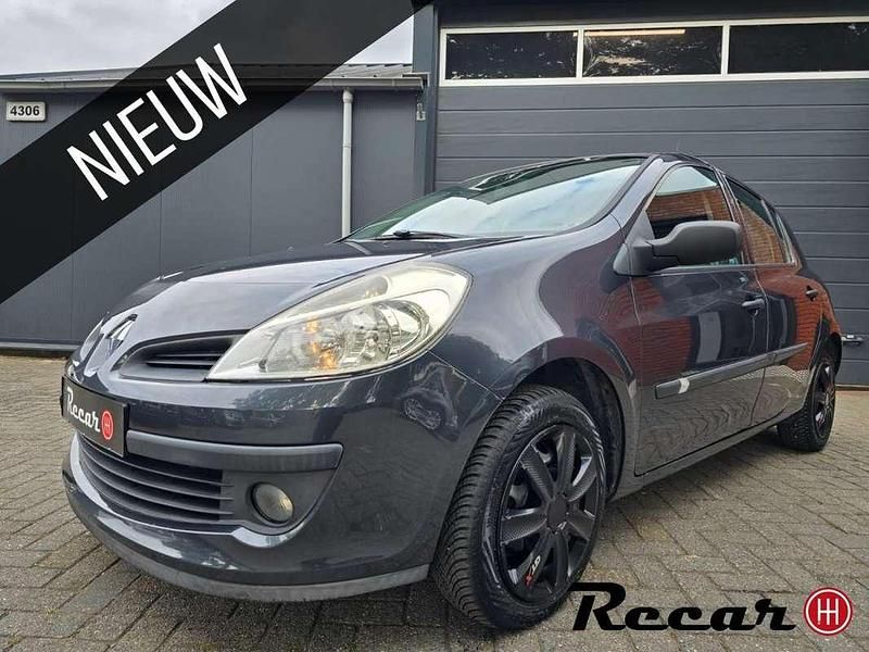Grijs Gebruikt 2008 Renault Clio R.S. Hatchback | € 2.350 (Eerlijke prijs) - Afbeelding 1/4