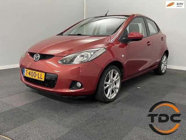 Rood (metallic) Occasion 2007 Mazda 2 Hatchback | € 2.999 (Eerlijke prijs) - Afbeelding 1/4