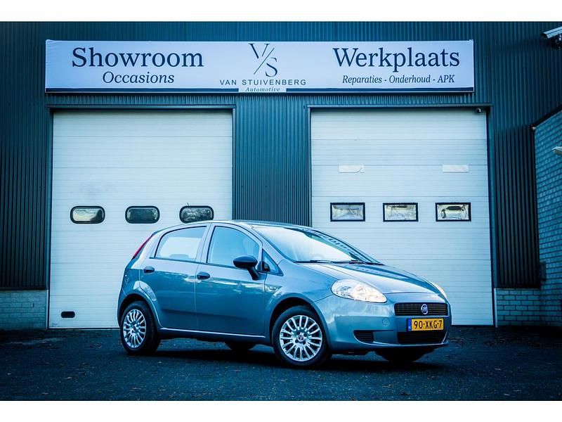 Grijs Occasion 2012 Fiat Punto Hatchback | € 3.950 (Eerlijke prijs) - Afbeelding 1/4