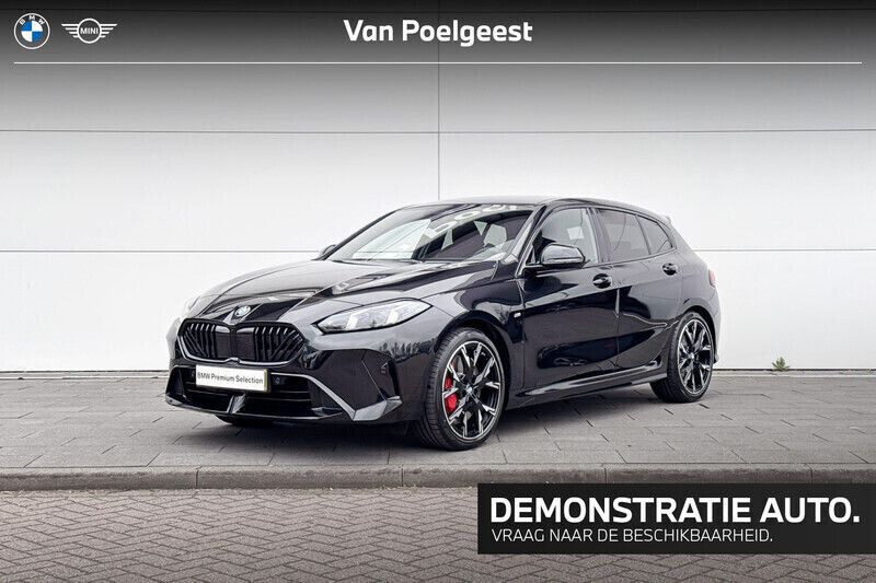 Zwart Gebruikt 2025 BMW 120 M Sport Hatchback | € 45.900 (Eerlijke prijs) - Afbeelding 1/4