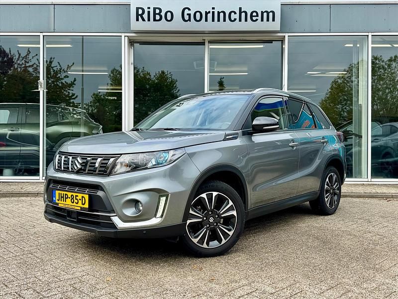 Grijs Gebruikt 2019 Suzuki Vitara Style SUV | € 20.450 (Eerlijke prijs) - Afbeelding 1/4
