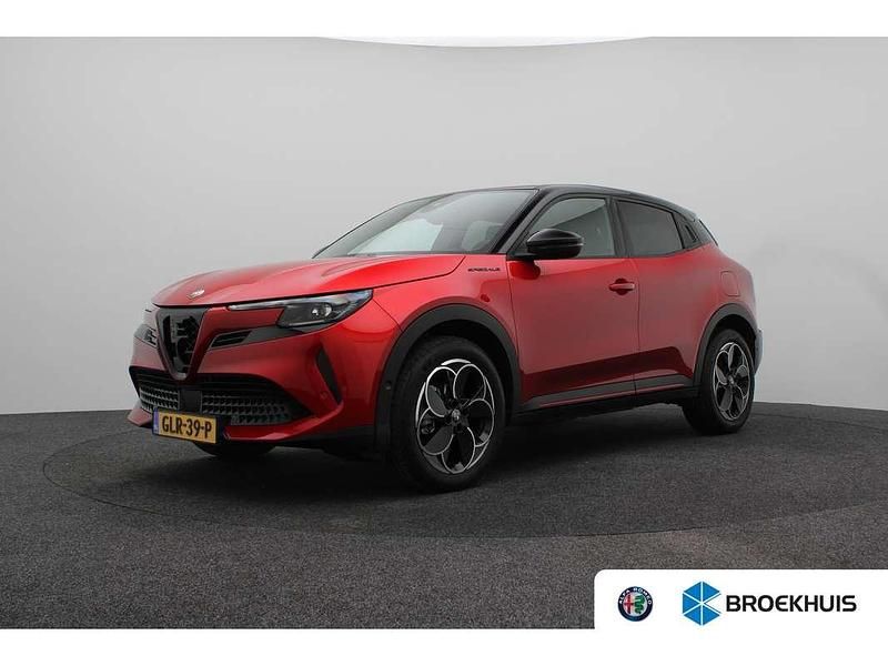 Rood Occasion 2024 Alfa Romeo Junior Edizione Speciale SUV | € 31.900 (Eerlijke prijs) - Afbeelding 1/4