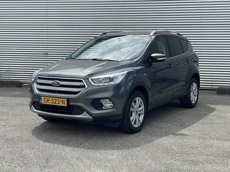 Grijs Occasion 2018 Ford Kuga Trend SUV | € 12.750 (Eerlijke prijs) - Afbeelding 1/3