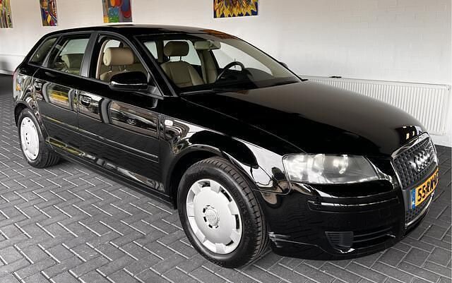 Zwart Gebruikt 2005 Audi A3 Sportback Attraction Hatchback | € 3.950 (Iets duurder) - Afbeelding 1/4