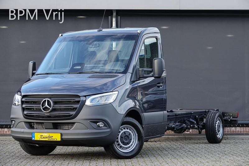 Grijs Gebruikt 2024 Mercedes Sprinter Van | € 54.950 - Afbeelding 1/4