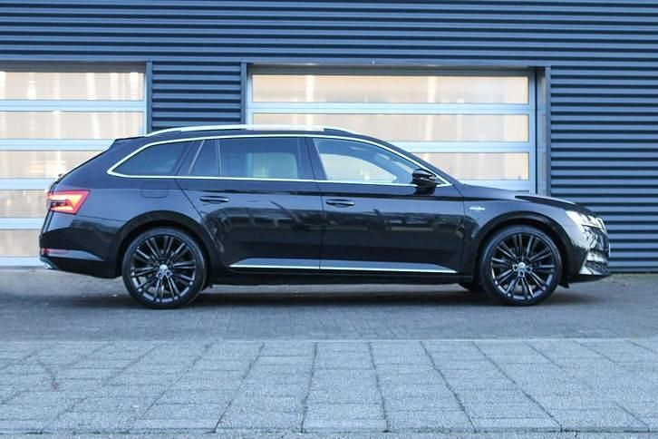 Occasion Skoda Superb LAURIN & KLEMENT 218 PK (160 kW) 2021 Zwart Stationwagen