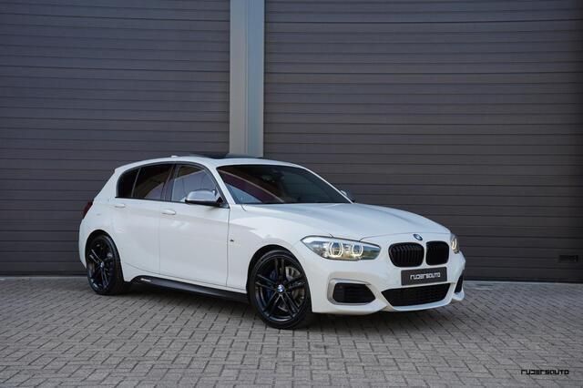 Wit Gebruikt 2018 BMW M140 M Sport Hatchback | € 41.000 (Duur) - Afbeelding 1/4