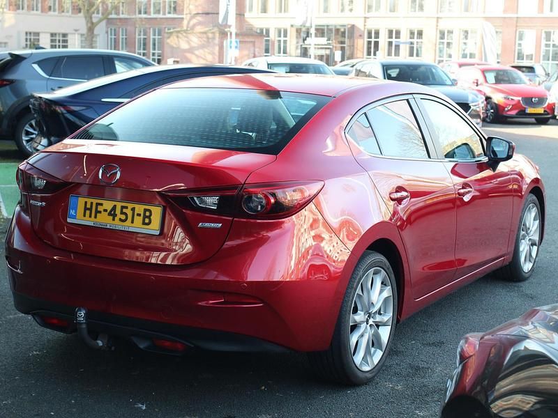 Occasion Mazda 3 Sky 120 PK (88 kW) 2015 Soul red Sedan