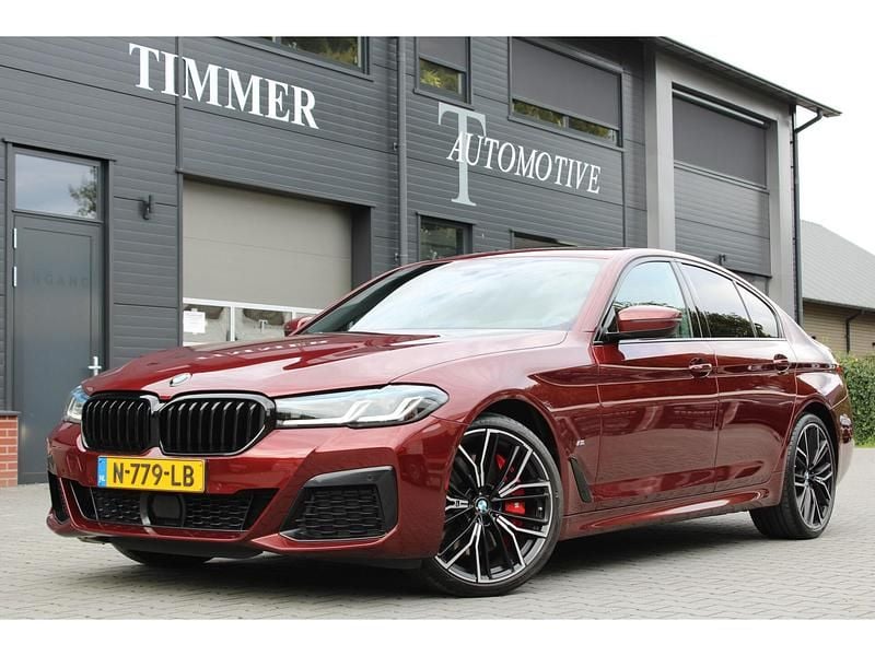 Rood Gebruikt 2021 BMW 540 Sedan | € 47.950 (Eerlijke prijs) - Afbeelding 1/4