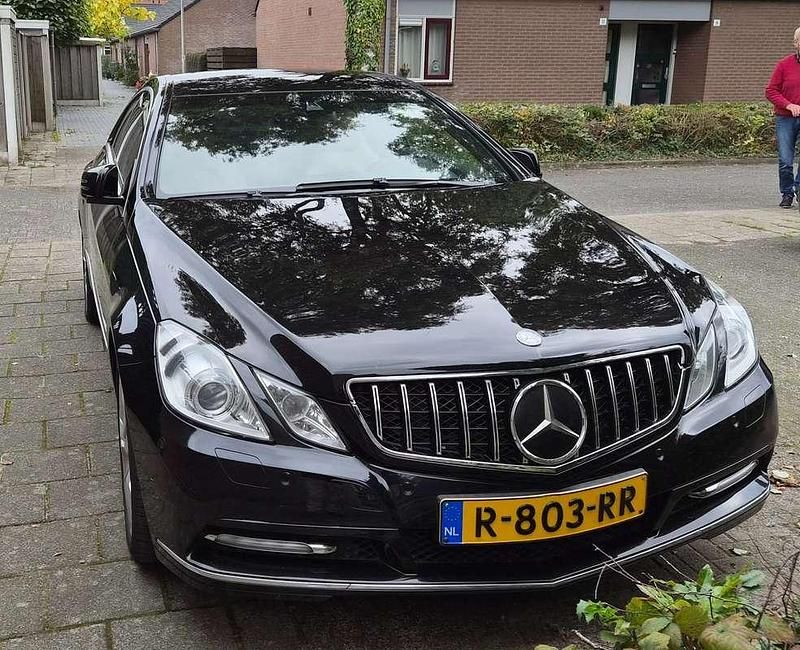 Zwart Gebruikt 2012 Mercedes E350 Elegance Coupé | € 10.500 - Afbeelding 1/4