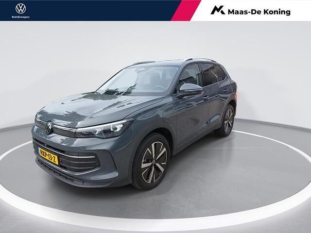 Grijs, metallic lak Gebruikt 2025 VW Tiguan Edition SUV | € 51.990 (Goede deal) - Afbeelding 1/4