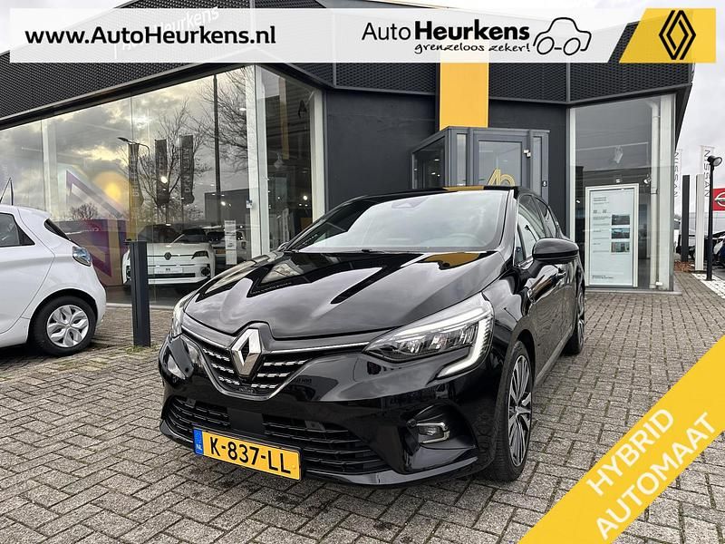 Zwart Occasion 2021 Renault Clio V Initiale Paris Hatchback | € 21.640 (Eerlijke prijs) - Afbeelding 1/4