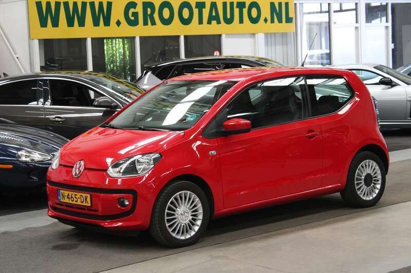 Rood, metallic lak Gebruikt 2012 VW up! high up! Hatchback | € 3.944 (Super prijs) - Afbeelding 1/4