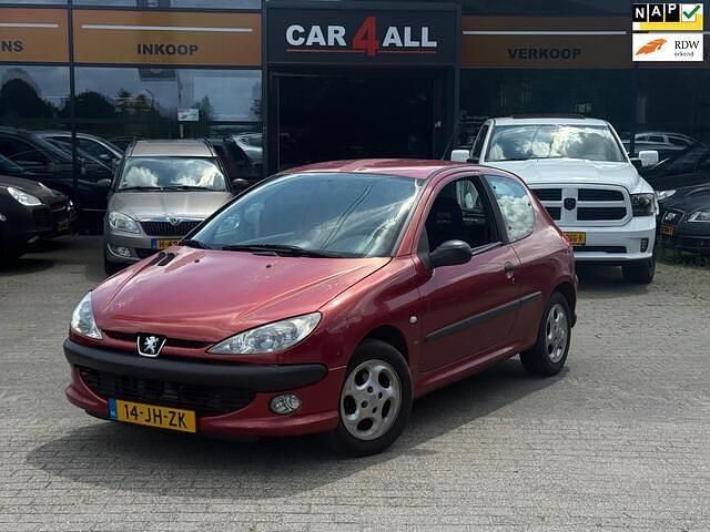 Rood Gebruikt 2002 Peugeot 206 Hatchback | € 749 (Eerlijke prijs) - Afbeelding 1/4