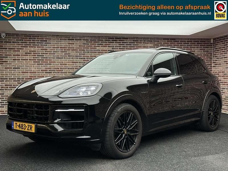 Zwart Occasion 2023 Porsche Cayenne SUV | € 97.500 - Afbeelding 1/4