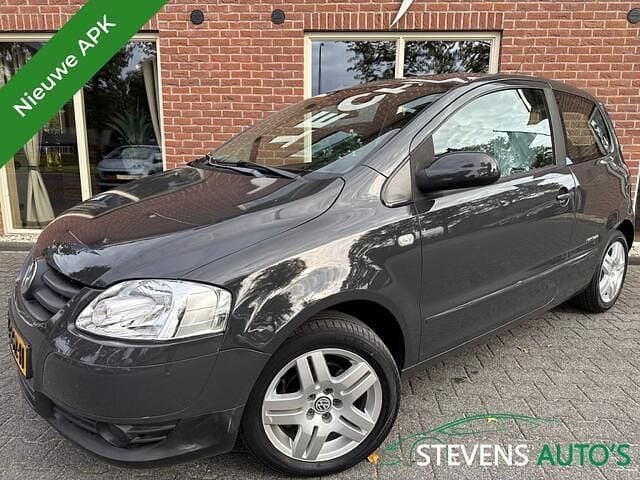 Grijs Gebruikt 2009 VW Fox Trendline Hatchback | € 2.444 (Iets duurder) - Afbeelding 1/4