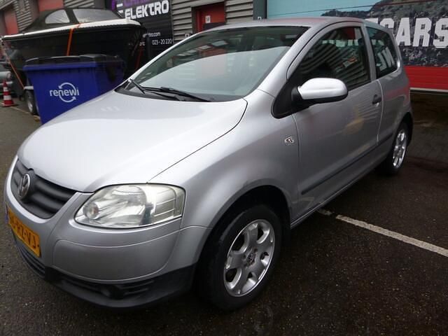 Grijs Occasion 2005 VW Fox Trendline Hatchback | € 847 (Eerlijke prijs) - Afbeelding 1/4