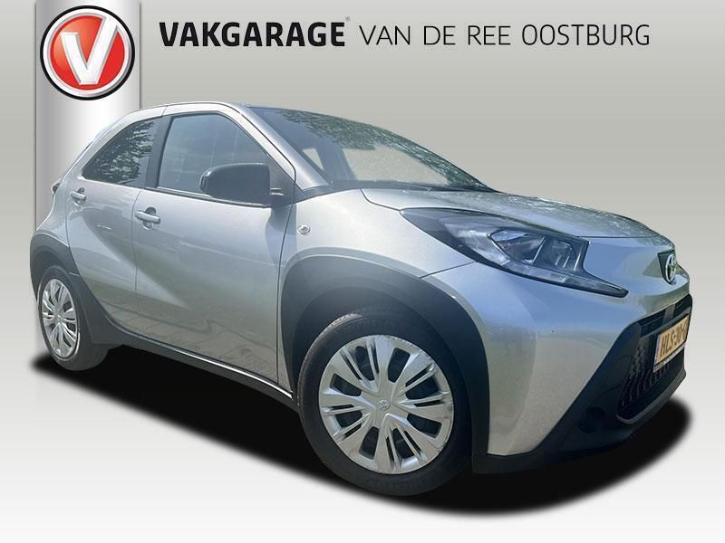 Grijs Gebruikt 2022 Toyota Aygo Play Hatchback | € 14.250 (Eerlijke prijs) - Afbeelding 1/4