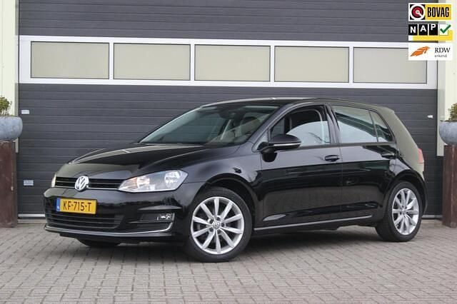 Zwart Occasion 2016 VW Golf VII Highline Hatchback | € 10.900 (Eerlijke prijs) - Afbeelding 1/4