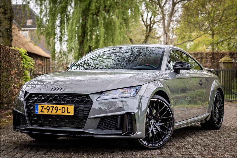 Grijs Gebruikt 2023 Audi TT Competition Coupé | € 54.950 - Afbeelding 1/4