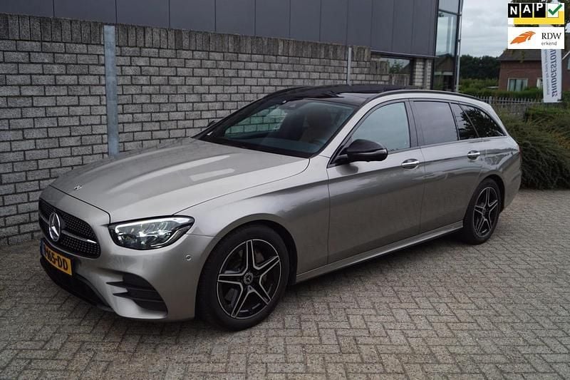 Grijs Gebruikt 2022 Mercedes E200 Business Stationwagen | € 40.850 (Iets duurder) - Afbeelding 1/4