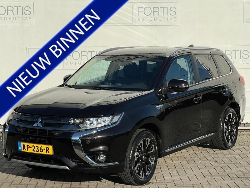 Zwart Gebruikt 2016 Mitsubishi Outlander P-HEV Edition SUV | € 18.900 (Eerlijke prijs) - Afbeelding 1/4