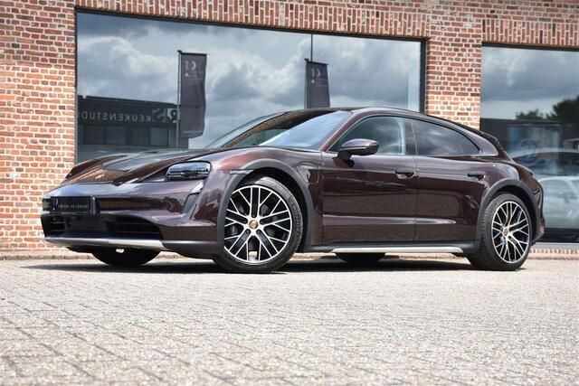 Bruin Occasion 2022 Porsche Taycan Cross Turismo Sedan | € 76.900 (Goede deal) - Afbeelding 1/4