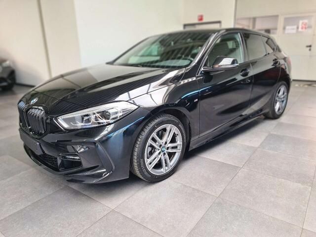 Zwart Gebruikt 2024 BMW 116 M Sport Hatchback | € 26.900 - Afbeelding 1/4