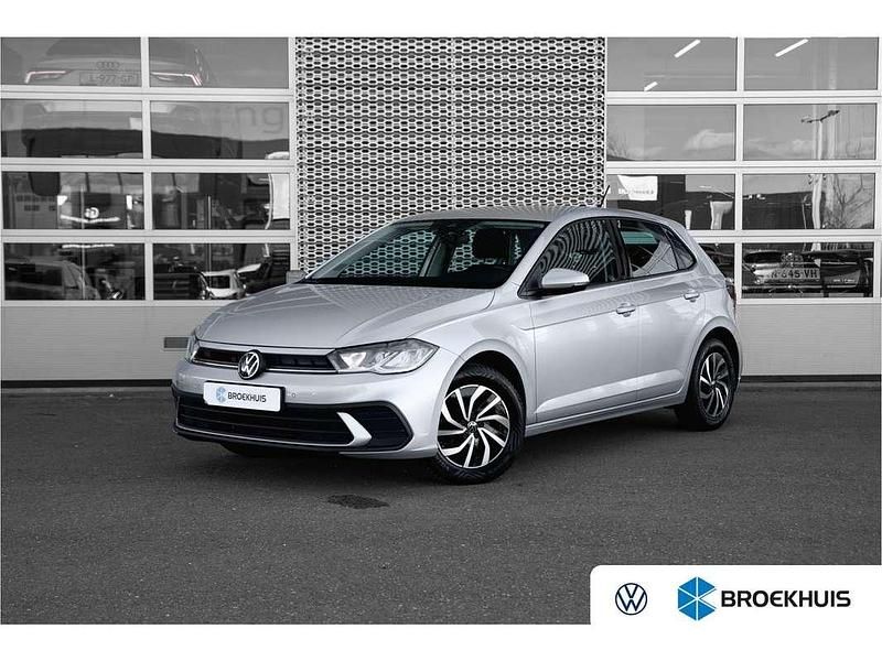 Grijs Gebruikt 2023 VW Polo Life Hatchback | € 20.845 (Eerlijke prijs) - Afbeelding 1/4