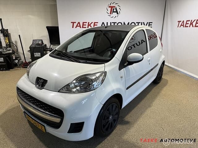 Wit Gebruikt 2010 Peugeot 107 Urban Move Hatchback | € 2.999 (Eerlijke prijs) - Afbeelding 1/4