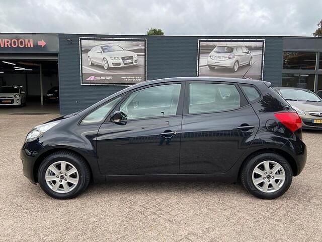 Zwart, metallic lak Gebruikt 2011 Kia Venga Hatchback | € 7.695 (Eerlijke prijs) - Afbeelding 1/4