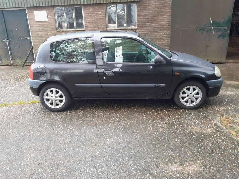 Zwart Gebruikt 2000 Renault Clio II Hatchback | € 995 (Iets duurder) - Afbeelding 1/4