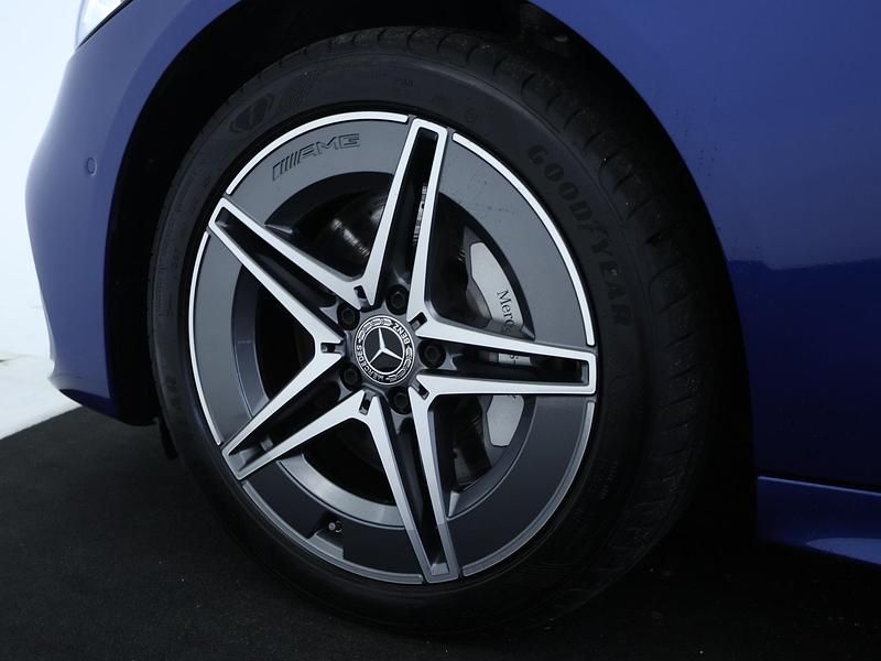 Occasion Mercedes C300 AMG line 313 PK (230 kW) 2024 Blauw Stationwagen