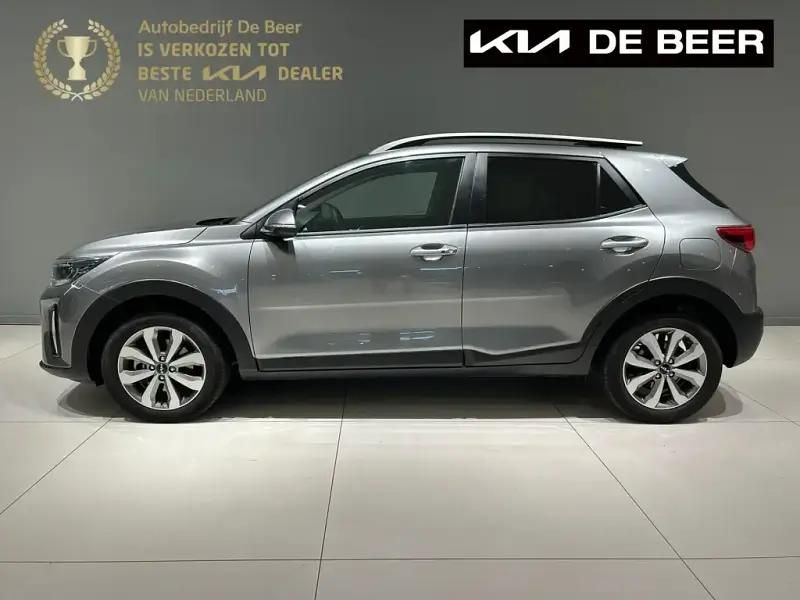 Astro grey (grijs metallic) Gebruikt 2024 Kia Stonic SUV | € 24.845 (Iets duurder) - Afbeelding 1/4
