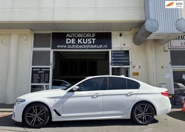 Wit Gebruikt 2020 BMW 530 M Sport Sedan | € 34.950 (Eerlijke prijs) - Afbeelding 1/4
