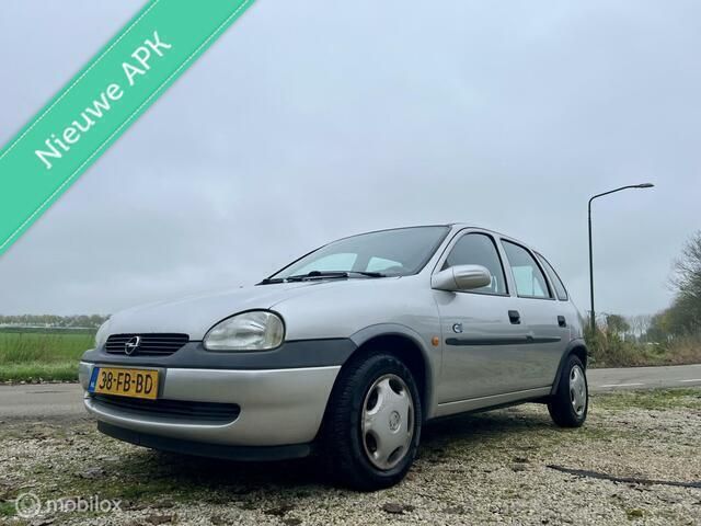 Grijs Gebruikt 2000 Opel Corsa Hatchback | € 999 (Eerlijke prijs) - Afbeelding 1/4