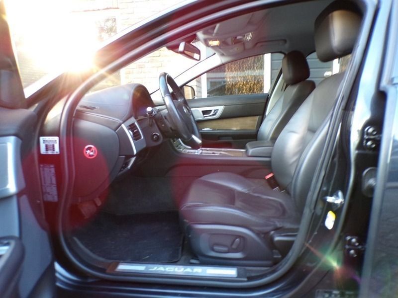 Occasion Jaguar XF 163 PK (119 kW) 2014 Grijs Sedan