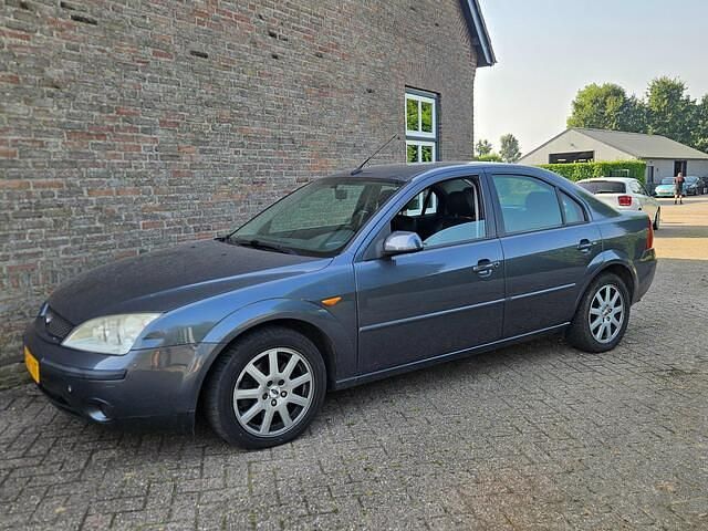 Occasion Ford Mondeo Collection 145 PK (106 kW) 2002 Grijs Sedan