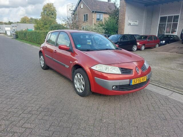 Rood Gebruikt 2006 Renault Mégane II Dynamique Hatchback | € 599 - Afbeelding 1/4