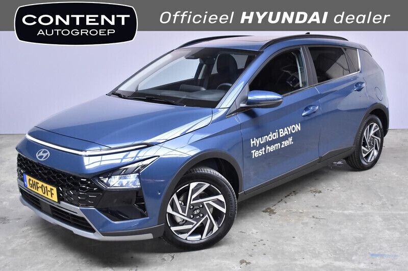 Blauw metallic Gebruikt 2024 Hyundai Bayon Premium SUV | € 27.940 (Duur) - Afbeelding 1/4
