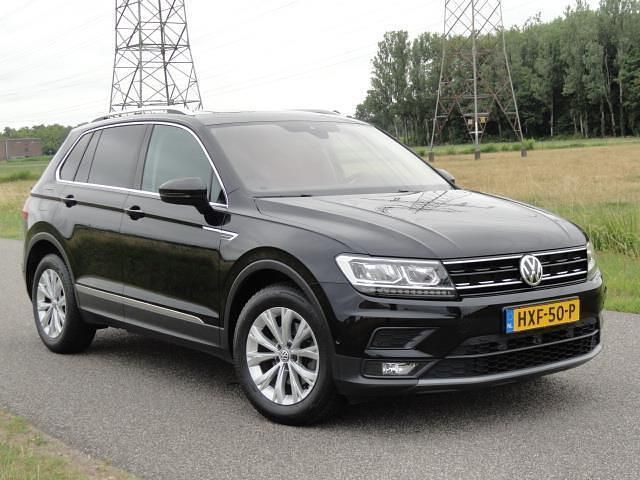 Zwart Gebruikt 2019 VW Tiguan Highline SUV | € 21.495 (Eerlijke prijs) - Afbeelding 1/4