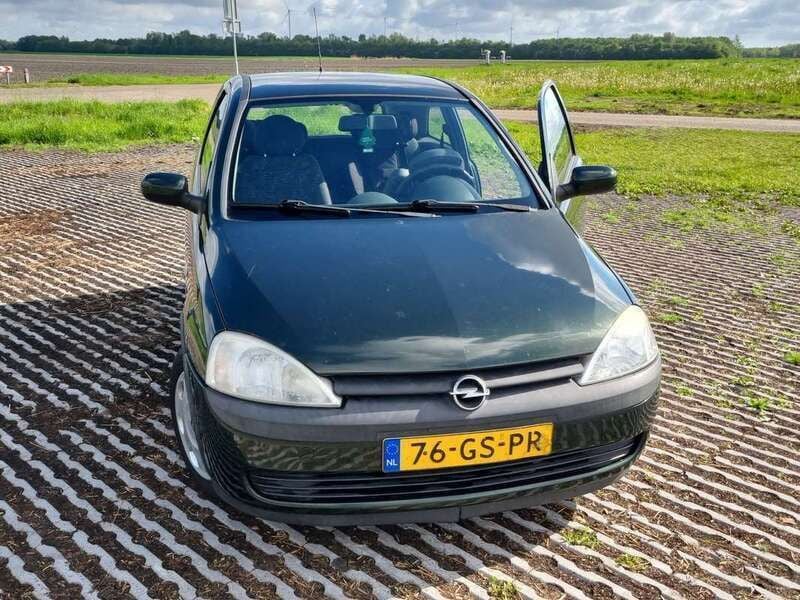 Groen Gebruikt 2001 Opel Corsa Comfort Hatchback | € 1.200 (Iets duurder) - Afbeelding 1/4