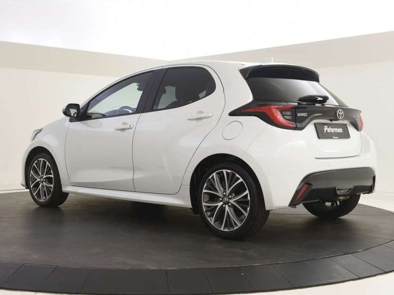 Wit Gebruikt 2024 Toyota Yaris Hybrid Executive Hatchback | € 28.899 (Super prijs) - Afbeelding 1/3