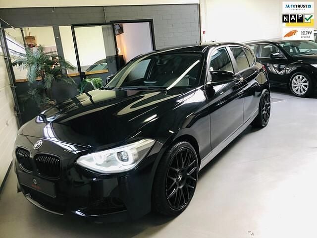 Zwart Gebruikt 2014 BMW 114 M Sport Hatchback | € 9.999 (Eerlijke prijs) - Afbeelding 1/4