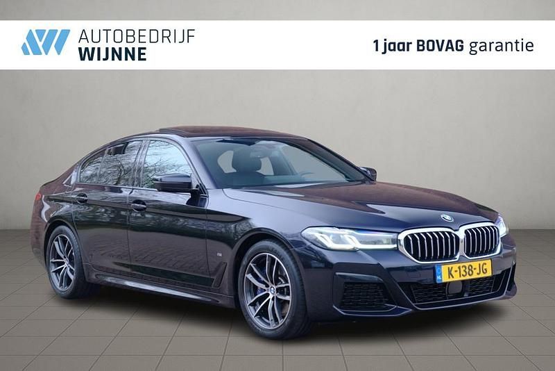 Zwart (metallic) Occasion 2021 BMW 530 Executive Sedan | € 39.950 (Eerlijke prijs) - Afbeelding 1/4